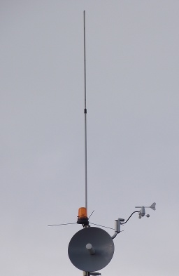 Anemometer on the antenna mast